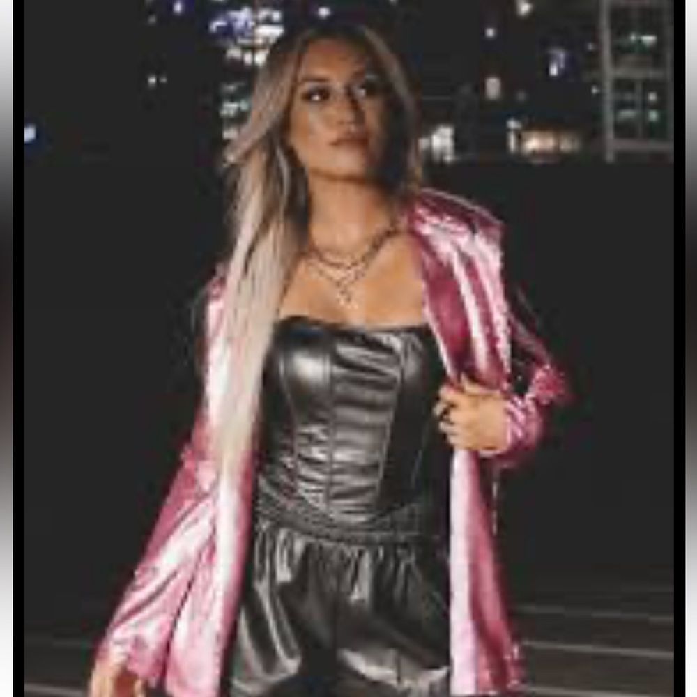 Beautiful pink sequined open front blazer!